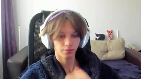 Snapshot of ostin_meoww chatting on October 2025 07:45:01 AM Ostin online show from October 2025 07:45:01 AM