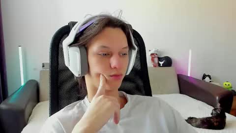 Ostin online show from February 2026 04:41:01 AM