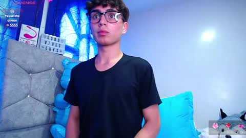 Owen  Independent model  online show from December 2024 01:33:01 PM