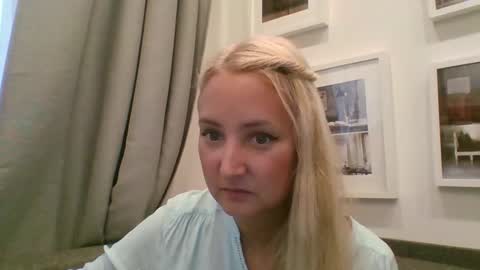 oxifoxi online show from October 2025 10:02:02 AM