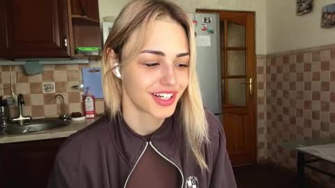 Snapshot of ozellagranville chatting on June 2026 05:52:01 AM Eva online show from June 2026 05:52:01 AM