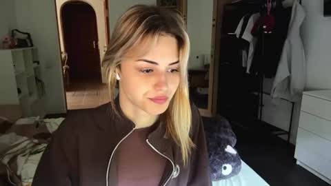 Snapshot of ozellagranville chatting on June 2026 06:01:01 AM Eva online show from June 2026 06:01:01 AM