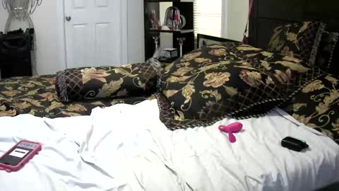 PAMELA GUNNS online show from December 2024 06:49:01 PM