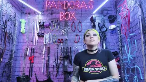 Snapshot of pandoranez chatting on January 2025 10:05:01 AM PandoraNez online show from January 2025 10:05:01 AM