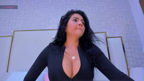 Paola  online show from September 2025 11:33:02 AM