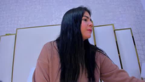 Paola  online show from September 2025 11:34:01 AM