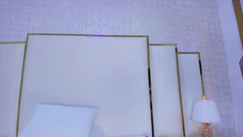 Paola  online show from November 2025 11:43:01 AM