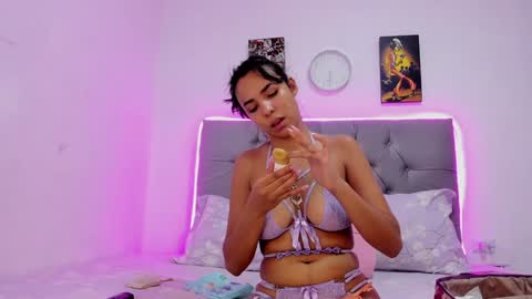 paola online show from December 2024 11:38:02 PM