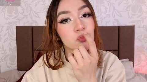 paolagh_ online show from April 2026 03:32:01 AM