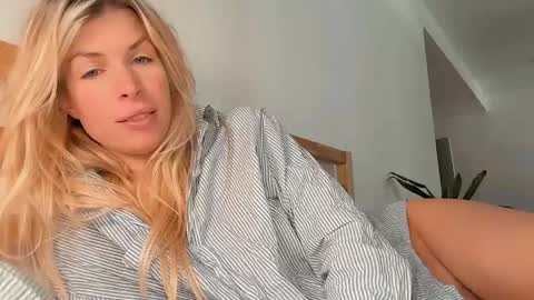 papilovesm online show from May 2026 09:58:02 AM