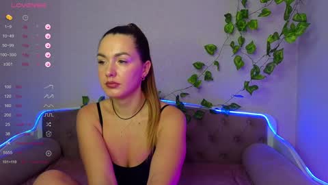 Allie  Alex Thumbs up if you like us online show from December 2024 07:06:02 AM