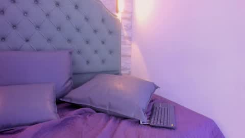 Snapshot of pariistaylor chatting on October 2025 07:18:01 AM Taylor online show from October 2025 07:18:01 AM