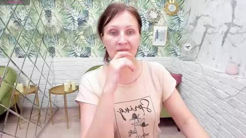 Paris online show from January 2025 02:22:01 AM