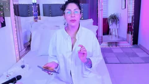 Mia online show from March 2025 03:32:02 AM