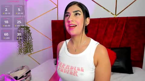 paris_evans_01 online show from November 2025 01:32:02 PM