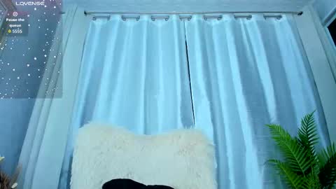 Paris online show from October 2025 03:26:02 AM