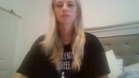 parisbaby2000 online show from September 2025 01:27:02 PM