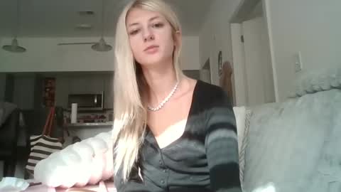 parisbaby2000 online show from October 2025 02:13:01 PM