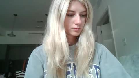 parisbaby2000 online show from October 2025 02:47:01 PM