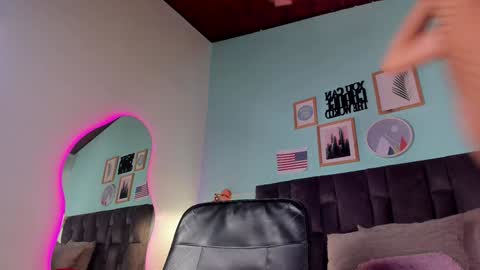 Snapshot of parisfox_ chatting on January 2025 10:41:02 PM PARIS online show from January 2025 10:41:02 PM