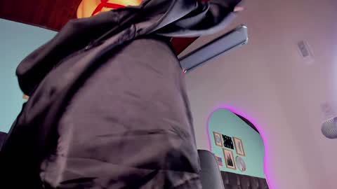 Snapshot of parisfox_ chatting on January 2025 11:51:01 PM PARIS online show from January 2025 11:51:01 PM