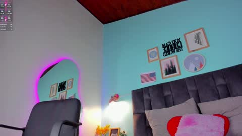 Snapshot of parisfox_ chatting on January 2025 10:44:02 PM PARIS online show from January 2025 10:44:02 PM