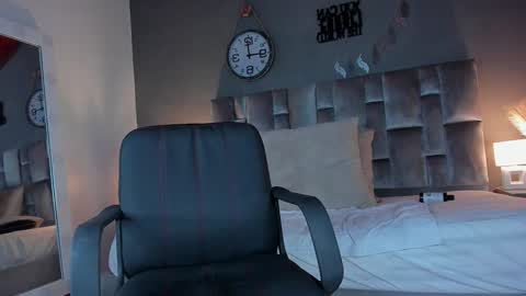 Snapshot of parisfox_ chatting on February 2025 10:44:02 PM PARIS online show from February 2025 10:44:02 PM
