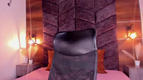 Snapshot of parisfox_ chatting on February 2025 07:27:02 PM PARIS online show from February 2025 07:27:02 PM