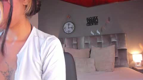 Snapshot of parisfox_ chatting on February 2025 07:38:02 PM PARIS online show from February 2025 07:38:02 PM
