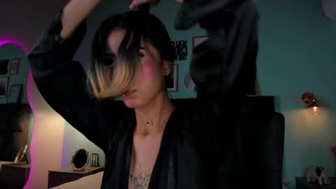 Snapshot of parisfox_ chatting on February 2025 01:41:01 AM PARIS online show from February 2025 01:41:01 AM