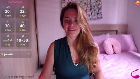 Snapshot of pariswlls chatting on September 2025 04:28:02 PM Paris online show from September 2025 04:28:02 PM
