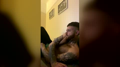 parkertom525 online show from April 2026 11:50:01 PM