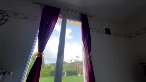 pascalou02 online show from October 2025 12:14:02 PM