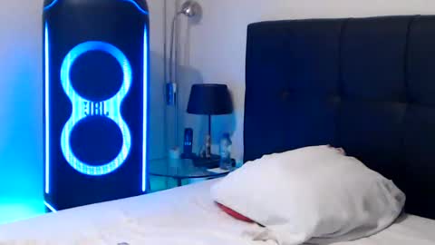 Sexy Prinsesje Celina and my Boyfriend Fred  Follow Passiekoppel on TwitterREAD BIO online show from February 2025 05:18:01 PM