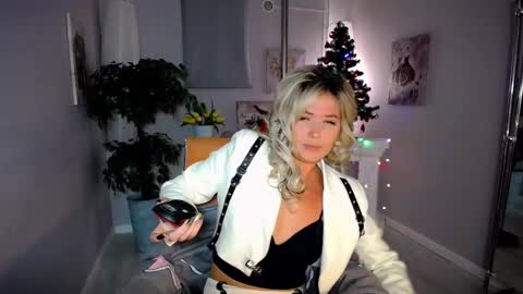 Snapshot of passionate_babe chatting on December 2024 12:33:02 PM I have returned from vacation and I am glad to share my energy and emotions with you online show from December 2024 12:33:02 PM
