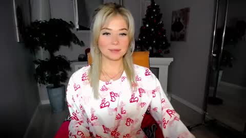Snapshot of passionate_babe chatting on December 2024 03:11:02 AM I have returned from vacation and I am glad to share my energy and emotions with you online show from December 2024 03:11:02 AM