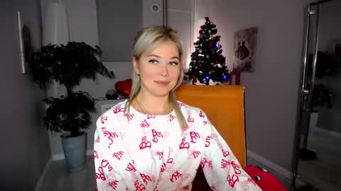 Snapshot of passionate_babe chatting on December 2024 06:14:01 AM I have returned from vacation and I am glad to share my energy and emotions with you online show from December 2024 06:14:01 AM