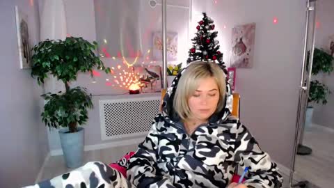 Snapshot of passionate_babe chatting on January 2025 10:44:01 AM I have returned from vacation and I am glad to share my energy and emotions with you online show from January 2025 10:44:01 AM