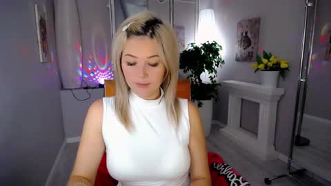 Snapshot of passionate_babe chatting on September 2025 04:25:02 AM I have returned from vacation and I am glad to share my energy and emotions with you online show from September 2025 04:25:02 AM