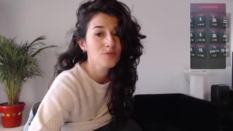 Snapshot of pau_1 chatting on February 2025 01:09:02 PM paula online show from February 2025 01:09:02 PM