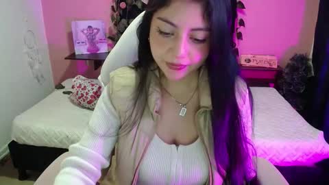 pau cute online show from October 2025 03:02:02 PM
