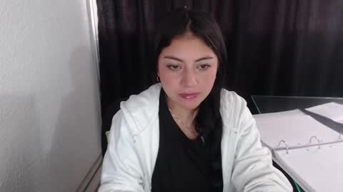 pau cute online show from November 2025 08:10:01 PM