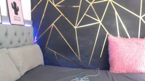 paulina online show from April 2026 01:24:01 PM