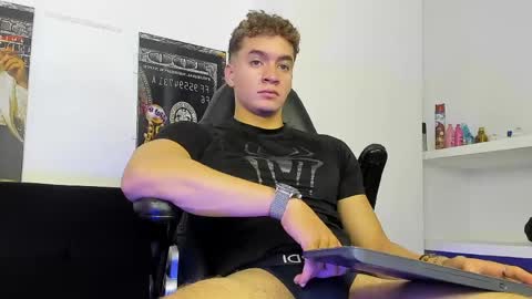 Snapshot of paul_george212 chatting on May 2026 01:21:02 PM Paull George online show from May 2026 01:21:02 PM