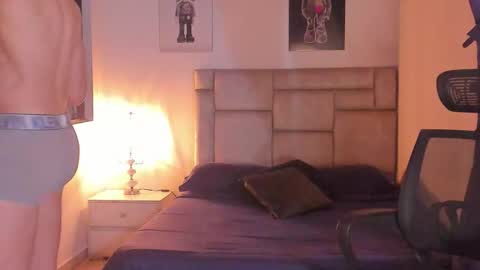 PAUL ROGER online show from April 2026 11:42:01 PM