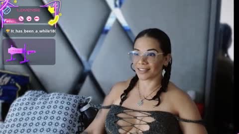 Paula online show from November 2025 09:58:01 PM