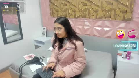 Snapshot of paula_fx chatting on September 2025 11:43:02 AM Pau online show from September 2025 11:43:02 AM