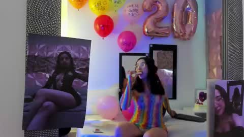 Snapshot of paula_fx chatting on September 2025 01:00:01 PM Pau online show from September 2025 01:00:01 PM