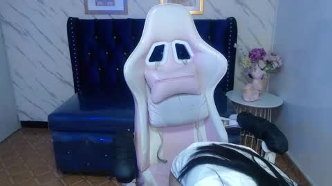 Snapshot of paulette_v chatting on February 2025 04:28:01 PM Live 800am 200pm COLOMBIAN HOUR online show from February 2025 04:28:01 PM