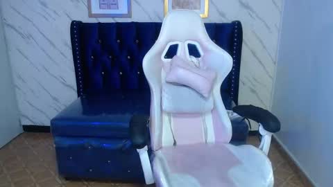 Snapshot of paulette_v chatting on February 2025 04:31:01 PM Live 800am 200pm COLOMBIAN HOUR online show from February 2025 04:31:01 PM